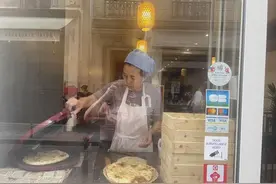 一个50元！巴黎市中心“人间烟火”热卖永嘉麦饼图片