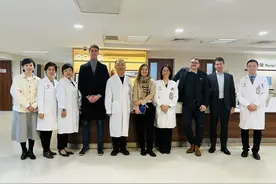 瑞士驻沪领事及联邦政府科技文化中心来访华山医院图片