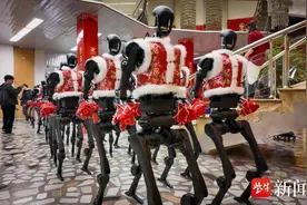 东北秧歌混搭赛博朋克，中国年正在成为“世界年”图片