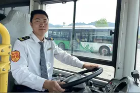 “五一”假期，公交人用坚守与担当诠释劳动之美图片