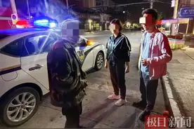 醉酒老人迷路，警方深夜及时救助图片