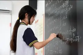 17岁中专女生闯进全球数学竞赛决赛 坦言“只想证明女生也能学好数学”|封面天天见图片