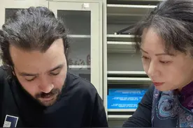 镇江女警免费为外国留学生补习汉语，成功帮助外籍学生“上岸”读博图片