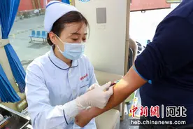 河北大厂：无偿献血 传递爱心图片