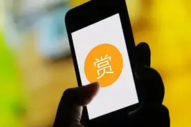 男子沉迷直播打赏 骗独居老人近千万图片