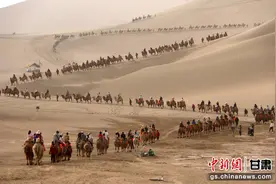 甘肃敦煌：“五一”假期迎来旅游高峰图片