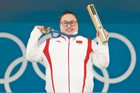 李雯雯夺得巴黎奥运会举重女子81公斤以上级金牌图片