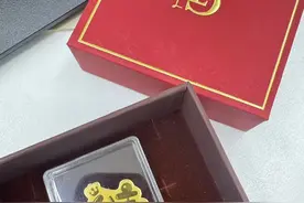 黄金手机贴爆火！年轻人追捧的‘轻奢神器’，小心别踩“坑”图片