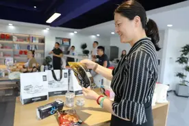粉色椰子水你见过吗？我“嘉”国潮送进企业！图片