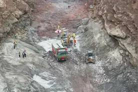 重庆藻渡水库工程大坝填筑启动图片