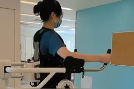 两会热议养老机器人，泰康之家以科技重塑养老新体验图片