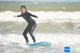 冬游海南丨冲浪、摩托艇、海上跳伞……万宁多样海上游玩项目满足游客体验图片