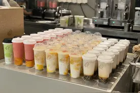新消费观察 | 凌晨卡点买茶、多个门店爆单 抢喝“秋一杯”成消费者立秋仪式感图片