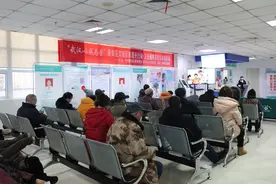 协和医院专家团队现场科普问诊，为居民送上健康“大礼包”图片
