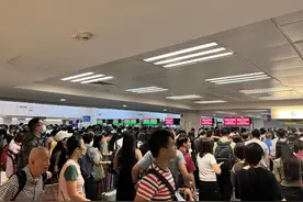 蜂拥北上购物忙，香港人“挤爆”深圳图片