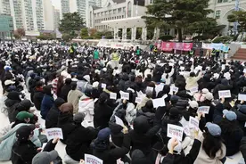 韩国的女子大学打算招男生，女学生们对此很有意见图片