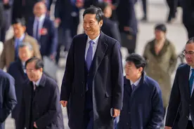 【代表委员说】全国人大代表雷军：建议加快推进自动驾驶量产、加强“AI换脸拟声”违法侵权治理图片