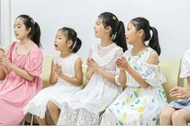 宝山这里的小囡学说上海话，儿歌游戏真“扎劲”图片