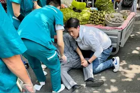 郑州街头一老人突然倒地，90后铁路小伙果断出手施救图片