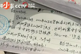 这个邮局里，挂着满墙寄不出去的信图片