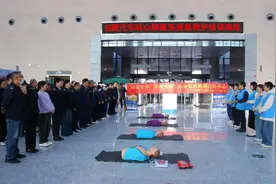 日照汽车站开展心肺复苏应急救护培训演练图片