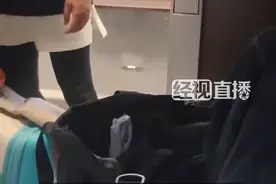 女子三次拒绝宝妈换铺后遭言语攻击，12306回应：乘客有权拒绝图片