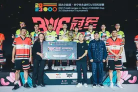 3V3羽毛球赛总决赛举行图片