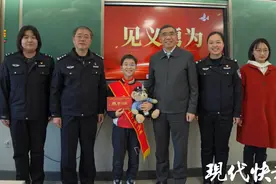 常州“小孩哥”救起九旬老兵图片