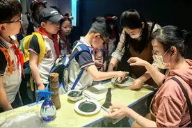 天津杨柳青画社喜迎研学学生潮图片