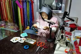 玉门：针尖上绣出绚丽人生图片