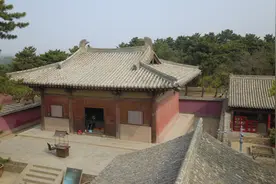 山西南禅寺工作人员阻游客拍摄文物引热议，闪光灯会损伤文物图片