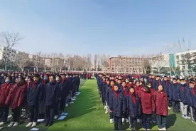 郑州市中小学校今天正式开学；《哪吒2》票房破百亿｜大象早报图片