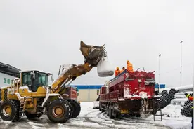 湖南怀化高速路段迎特大暴雪 当地全员出动除雪保畅通图片