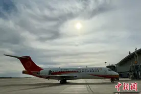 国产支线客机ARJ21开通首条高高原航线 往返喀什与红其拉甫机场图片