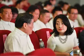 最新！宗馥莉接任娃哈哈集团董事长图片