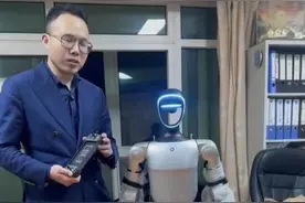 男子30万买下“宇树机器人”后：8千起租，预约到下个月了图片
