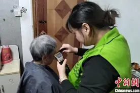 （新春走基层）西安家政市场开启“过年模式”：年轻群体“尝鲜”个性服务图片