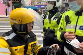 外卖小哥因“闯禁”被罚50元，上海交警堵疏结合规范骑手交通行为图片
