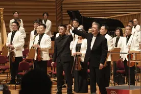 “95后”香港作曲家梁皓一：把金庸小说谱成交响乐，有刀光剑影也有侠骨柔情图片