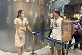 假日上海｜登上118层观光厅，她比游客更关心的是什么？图片