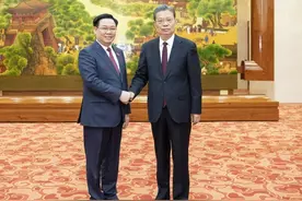赵乐际同越南国会主席王庭惠举行会谈图片