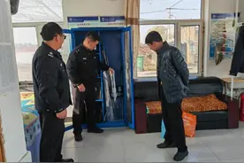 警地融合 警民融合丨责任意识“爆棚”，看新兴派出所民警如何建立校园“安全防线”图片