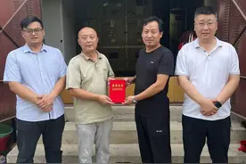 泰安热心市民勇救3名落水学生图片