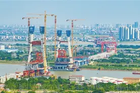 南昌隆兴大桥加紧建设中（图）图片
