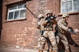 实战实训！武警特战队员开展实战化训练图片