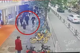 6岁男孩转眼间走丢，民警“双剑合璧”快速找回图片