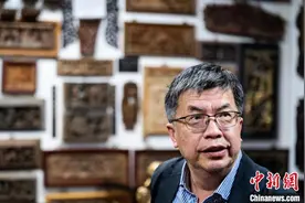 【图片专题】大沈先生的“融汇东西”：中国木雕与西洋音乐盒收藏图片