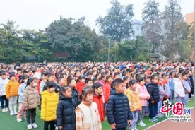做追“锋”少年，续时代新篇 川大附小举行国旗下主题教育活动图片
