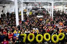 全球第700万辆整车下线 特斯拉第三季度营收同比增长8%图片