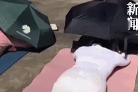 火了！衣着暴露“辣眼睛”？多地已出现，有人直接解开内衣……网友吵翻图片